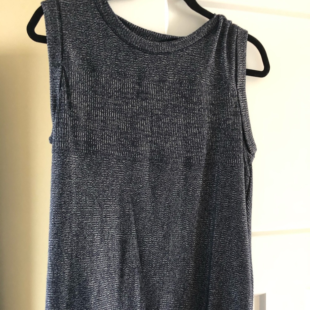 Gap loose fitting cute tank top